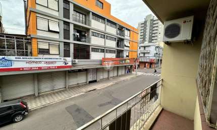 Apartamento no bairro Bonfim, de 03 dormitorios. | Santa maria