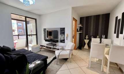 Apartamento de 1 dormitório com sacada e churrasqueira.