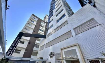 Sala comercial com 5 ambientes alugada no centro de Santa Maria