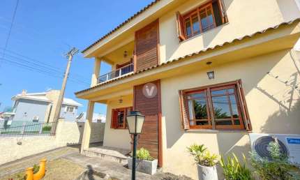 Casa com 4 quartos à venda na Rua Clarice Linspector, 387, Tomazetti, Santa Maria