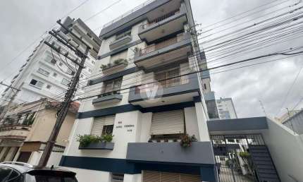 Apto 2 dormitórios com dependência, no centro, garagem, sacada!