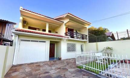 Excelente casa a Venda, três dormitórios sendo um suíte.