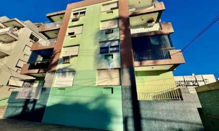 Apartamento térreo, central, 2 dormitórios e vaga de garagem