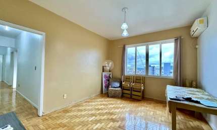 APARTAMENTO 2 DORMITÓRIOS + DEPENDÊNCIA NO CENTRO DE SANTA MARIA