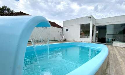 Casa com piscina, área gourmet, churrasqueira e 3 dormitórios!