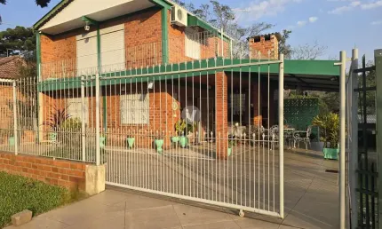 Casa de 3 dormitórios com pátio, Parque Pinhal, Itaara!