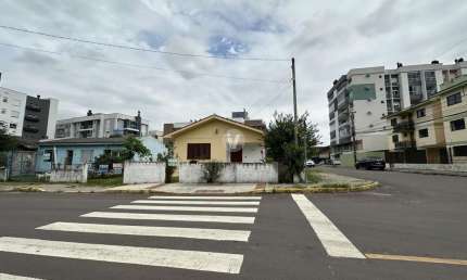 Terreno à venda na Rua Olmiro Câmara da Silva, 64, Camobi, Santa Maria