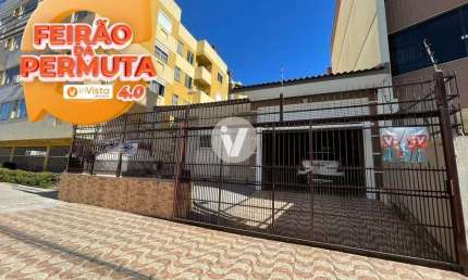 Casa de 3 Dormitórios com Pátio amplo a 5 minutos do centro