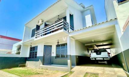 Casa com 3 quartos e piscina no Residencial Sarandi, bairro São José.