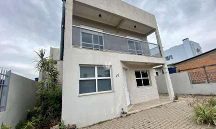 Casa com 3 quartos à venda na Rua Cantor Gildo de Freitas, 43, Urlândia, Santa Maria