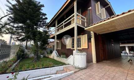 Casa a venda de 4 dormitórios, suite no bairro medianeira.