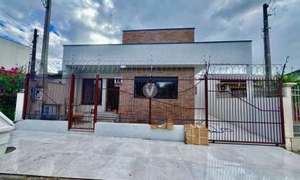 Casa nova colada no centro de Santa Maria! Fase final de obra.