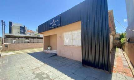 Casa com 3 dormitórios em Camobi com terreno de 450m²