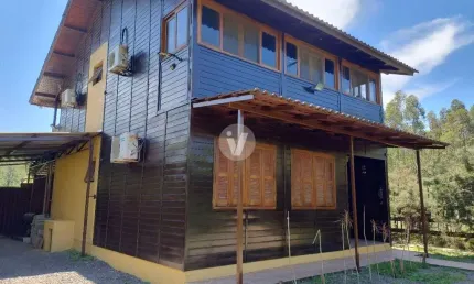 Casa mobiliada em Itaara, com amplo terreno e 4 dormitórios