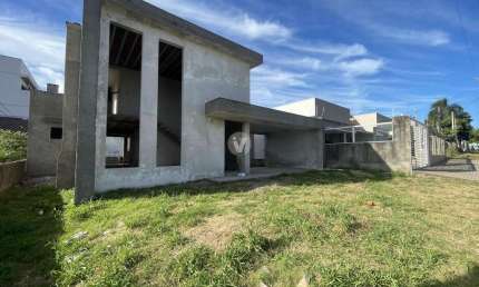 Casa alto padrão com 03 suítes e pátio no bairro Novo Horizonte