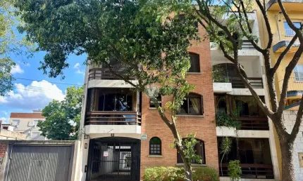 Apartamento de 2 dormitórios com vaga de garagem no centro