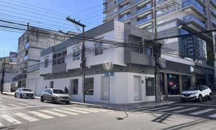 Prédio Comercial no Centro com 269m², 4 Salas e Elevador!