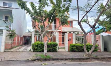 Casa com 4 quartos para alugar na Rua Roberto Severo Neto, 75, Nossa Senhora de Fátima, Santa Maria
