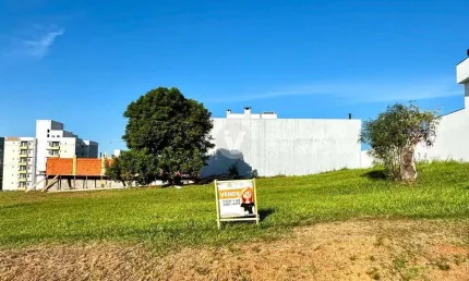 Ótimo lote a venda no Condomínio fechado Viareggio!