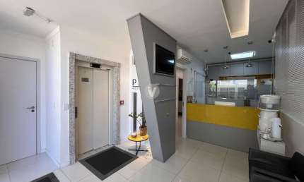 Prédio comercial no Centro com 457m² construídos e elevador