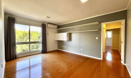 Belíssimo apartamento 2 quartos, 2 banheiros, garagem, semi-mobiliado no centro