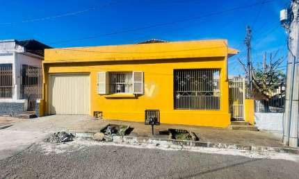 Casa 3 dormitórios, suíte, piscina e amplo terreno no bairro Perpétuo Socorro