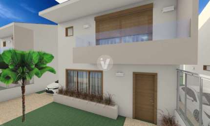 Casa 3 dormitórios, sendo 1 suíte, 3 vagas de garagem, bairro Jardim Berleze
