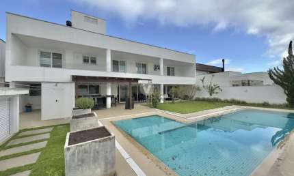 Casa de cinema em um dos melhores condomínios da cidade!