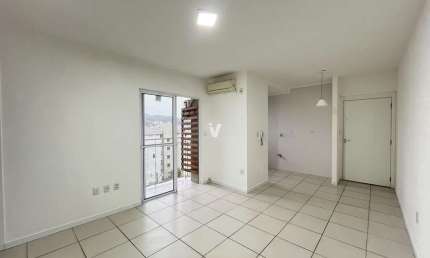 Apartamento com 3 quartos para alugar na Rua Izidoro Grassi, 555, Nossa Senhora Medianeira, Santa Maria