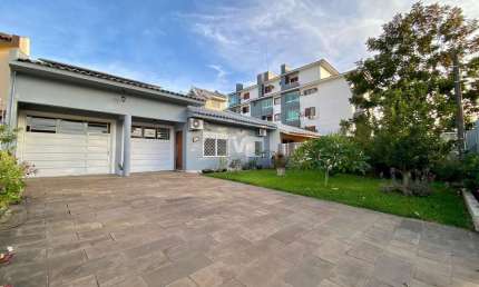 Casa com 3 quartos à venda na Avenida João Machado Soares, 1301, Camobi, Santa Maria