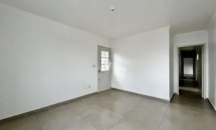 Apartamento 2 dormitórios no Centro de Santa Maria, amplo e bem localizado
