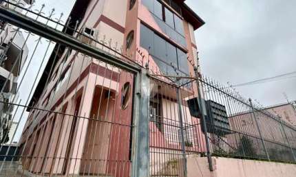 Apartamento dois dormitórios, semimobiliado a poucos minutos do centro.