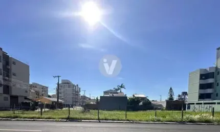Amplo terreno de esquina, com excelente localização no bairro Camobi