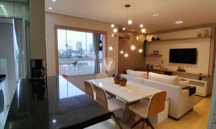 Apartamento mobiliado 2 dormitórios com suíte no Centro