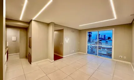 Apartamento semimobiliado de 2 dormitórios, localizado no Sunset Residence