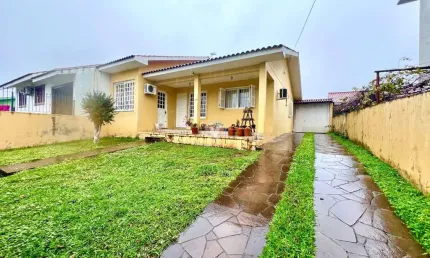 Casa 3 dormitórios com 2 vagas de garagem em Camobi