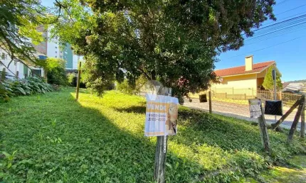 Excelente terreno na Rua Acadêmico Fernandes Mussoi.
