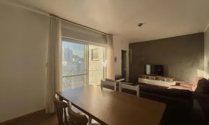 Apartamento de 2 dormitórios mobiliado, com ótima localização central