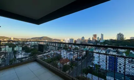 Apartamento central, com 03 dormitórios e 03 vagas de garagem