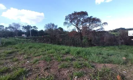 Lote em condomínio fechado com vista espetacular e muita área verde!!!