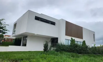 Magnifica casa de 575 metros  com porteira fechada no Condominio Gran Royalle