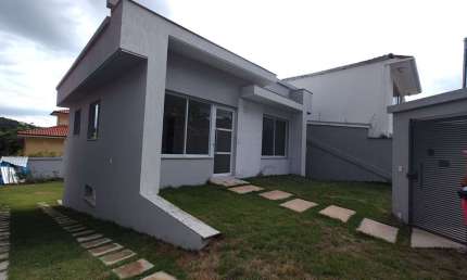 Casa nova com excepcional localização no Bairro Jardim Ipê!!!