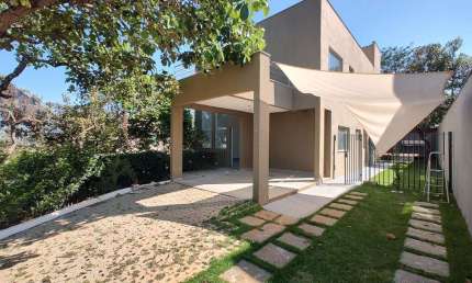 Casa nova em condomínio (04 suítes) com vista panorâmica da orla da lagoa central!!!