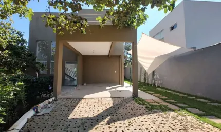 Casa nova em condomínio (04 suítes) com vista panorâmica da orla da lagoa central!!!