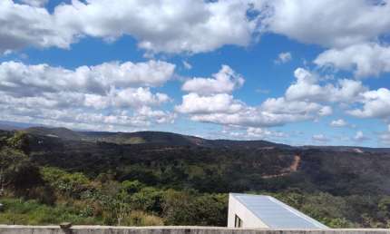 Casa linear com espetacular vista panorâmica em condomínio fechado!!!
