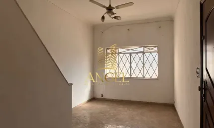 Sobrado á Venda com 3 Dorm. e 2 Vagas - Vila Gomes Cardim