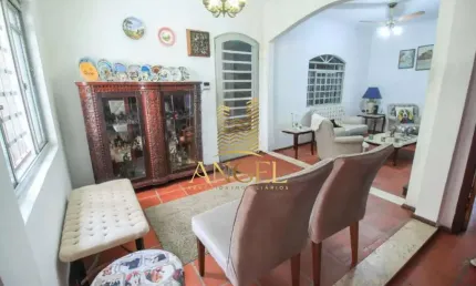 Casa assobradada 3 dormitórios e 1 vaga - Água Rasa