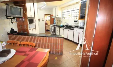 Vendo Linda Casa Próxima ao Metrô Jabaquara  210m², 5 Dorms. 4 vagas