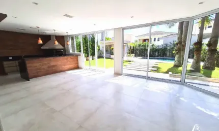 Vendo Luxuosa Casa no Alphaville com 4 Suítes e Closet