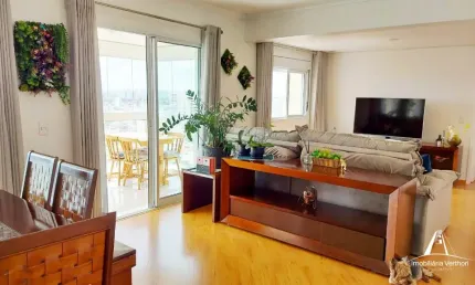 Vendo Lindo Apto Próximo ao Metrô Santa Cruz com 3 Quartos